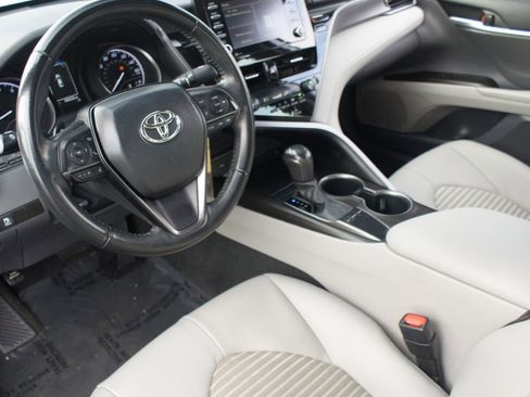 Used 2023 Toyota Camry SE image 11
