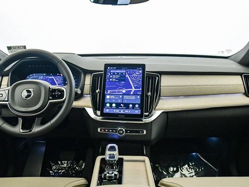 Certified 2025 Volvo XC90 B6 Ultra w/ Protection Package Premier image 31