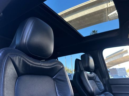 Certified 2022 Lincoln Navigator L Reserve image 17