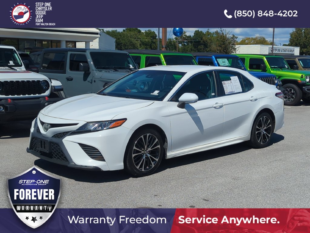 Used 2018 Toyota Camry SE FWD image 2