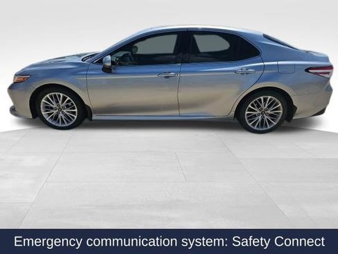 Used 2018 Toyota Camry XLE FWD image 6
