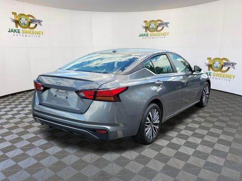 Used 2024 Nissan Altima 2.5 SV FWD image 5