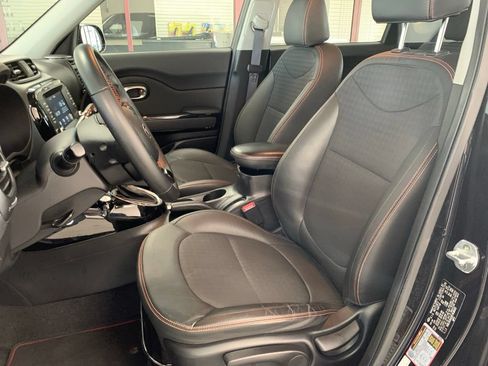 Used 2019 Kia Soul ! FWD image 12