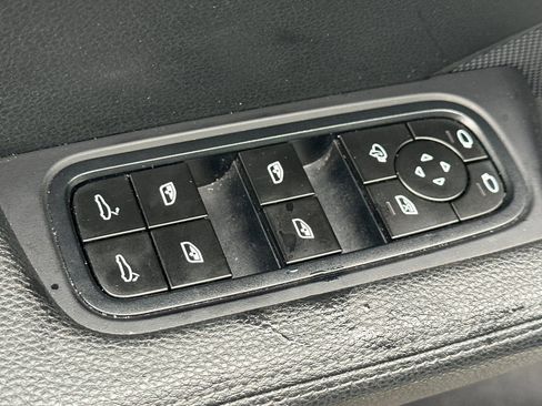 Used 2024 Porsche Cayenne image 12