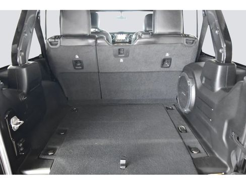 Used 2021 Jeep Wrangler Unlimited Sahara image 34