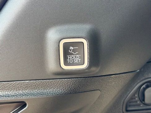 New 2025 Jeep Grand Cherokee Altitude image 11