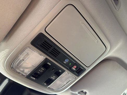 Used 2018 Honda Odyssey Elite image 18