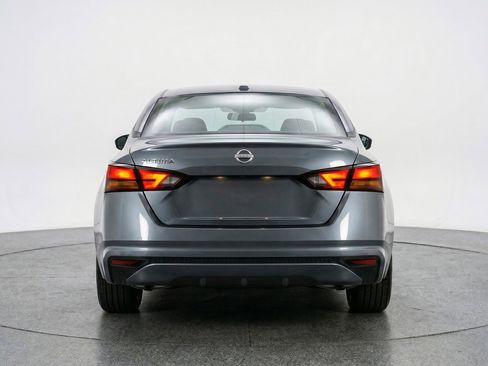 Used 2025 Nissan Altima 2.5 SV FWD image 6