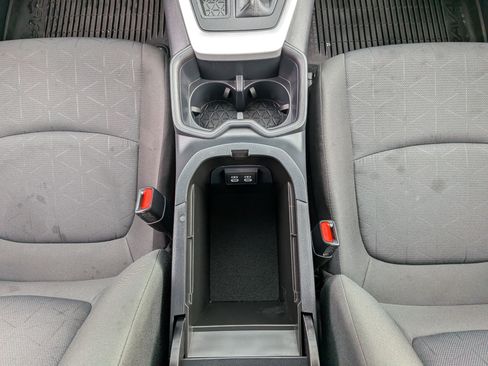 Used 2025 Toyota RAV4 XLE image 33