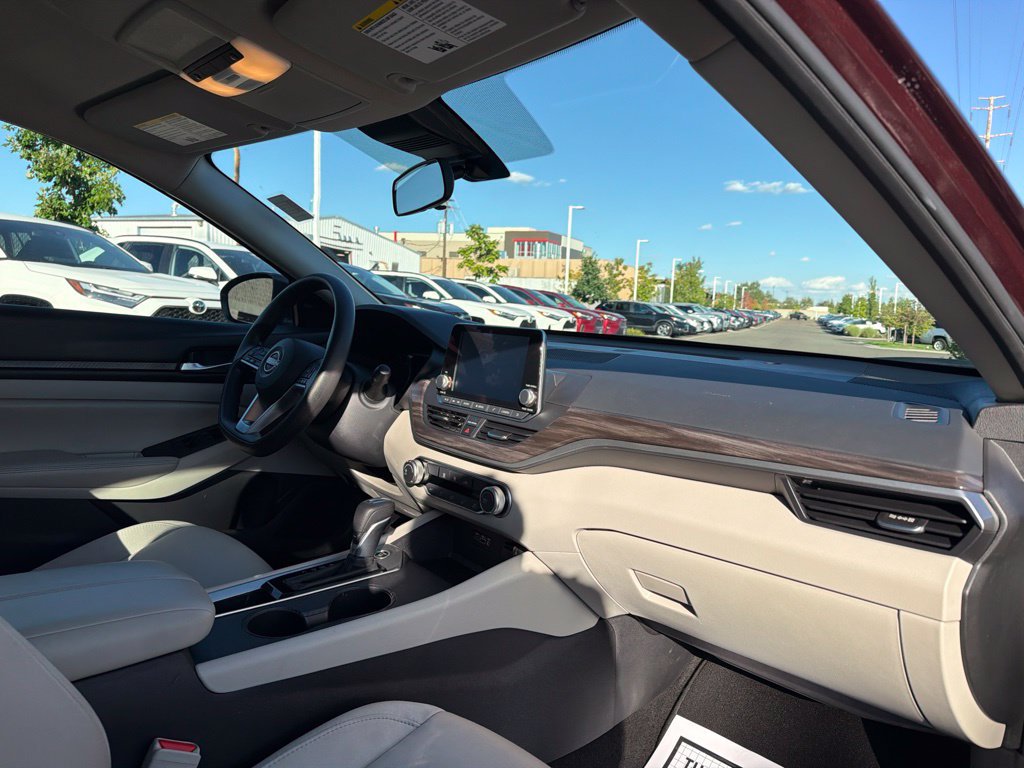 Used 2025 Nissan Altima 2.5 SV FWD image 13