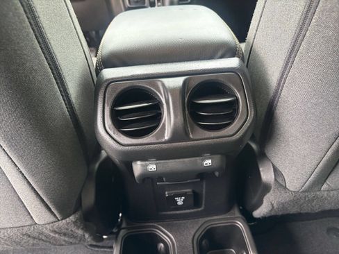 Used 2025 Jeep Wrangler Unlimited Sahara AWD/4WD image 23