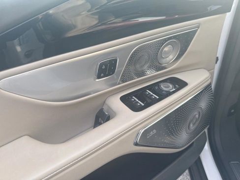 Used 2025 Lincoln Nautilus Reserve image 23