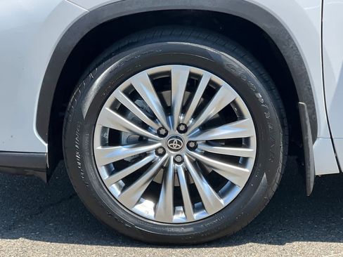 Certified 2024 Toyota Highlander Platinum AWD/4WD image 33