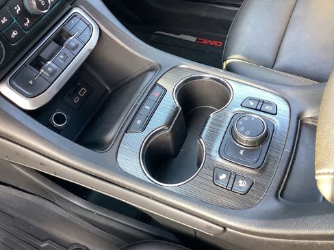 Used 2023 GMC Acadia SLT w/ Technology Package AWD/4WD image 34