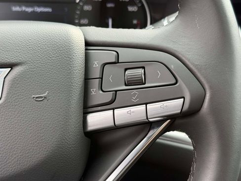 Used 2025 Cadillac XT6 Luxury image 33