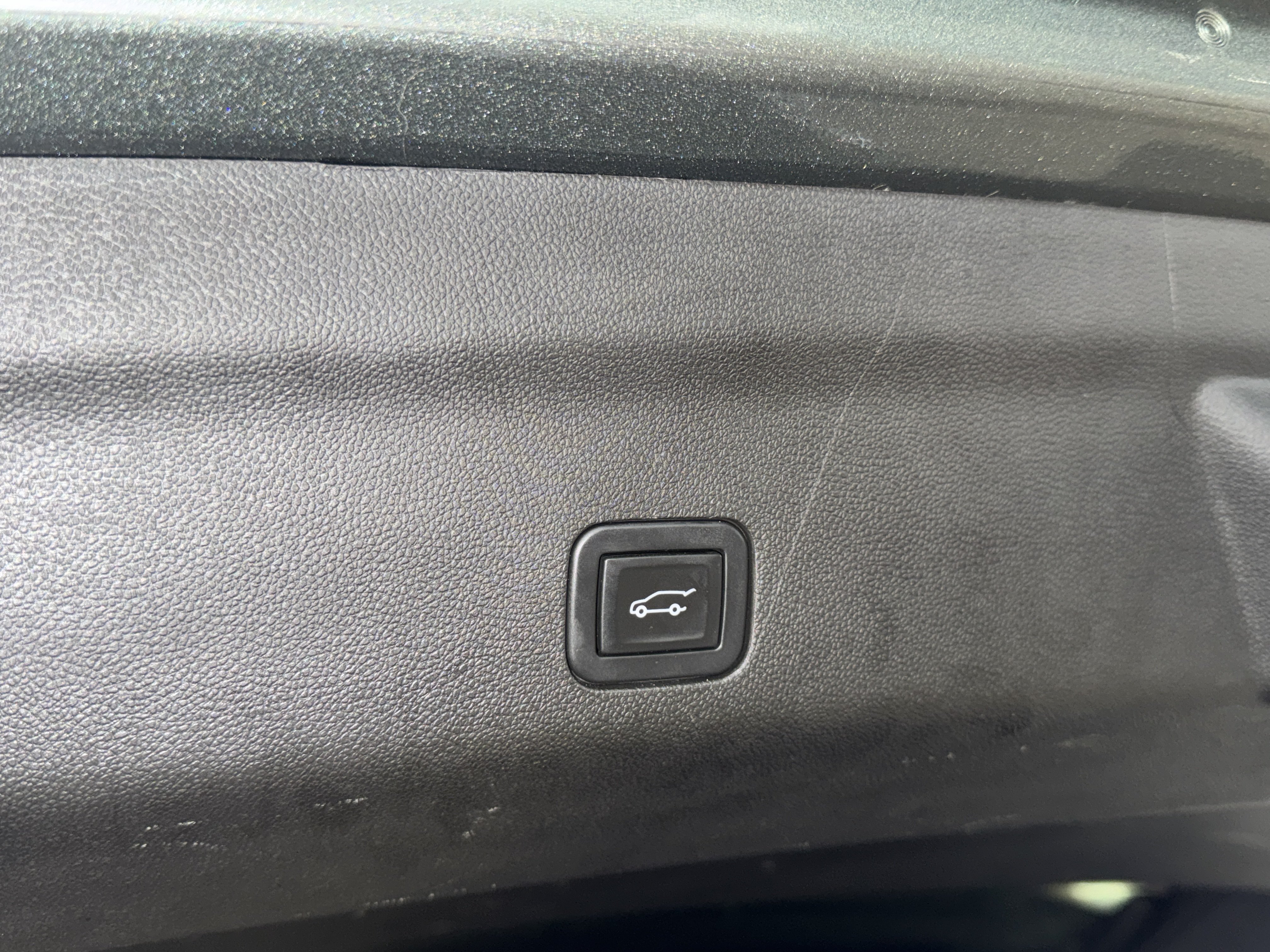 Used 2023 Chevrolet Tahoe Premier RWD image 15