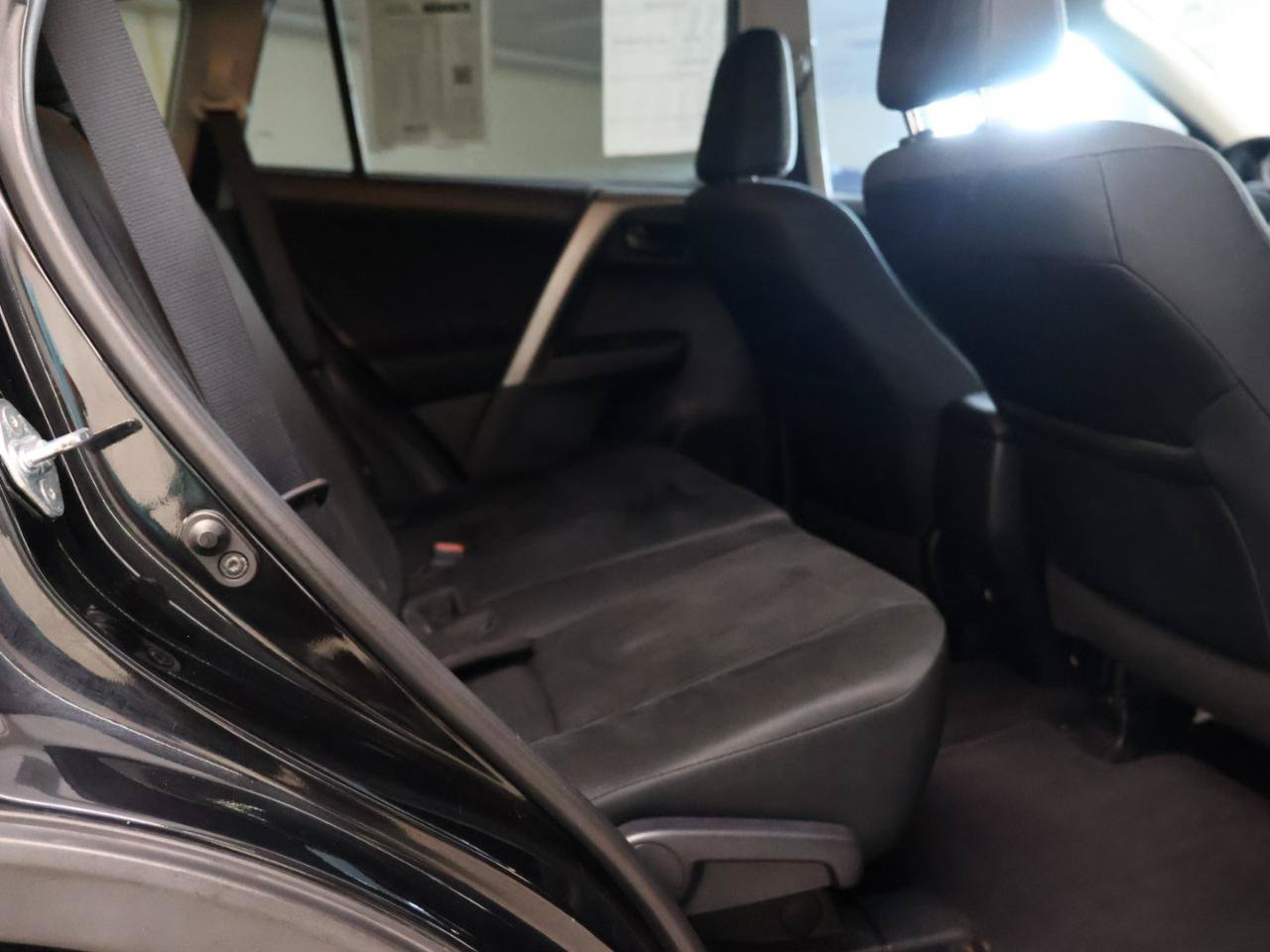 Used 2017 Toyota RAV4 LE FWD image 14