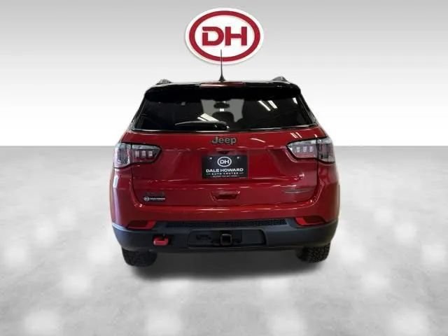 Used 2025 Jeep Compass Trailhawk w/ Trailhawk Convenience Group AWD/4WD image 11