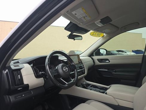 Used 2022 Nissan Pathfinder SV image 11