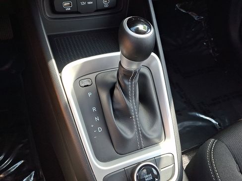 Certified 2024 Hyundai Venue SEL FWD image 15