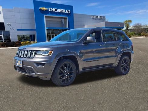 Used 2020 Jeep Grand Cherokee Altitude AWD/4WD image 34