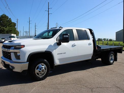 Used 2022 Chevrolet Silverado 3500 LT w/ Convenience Package AWD/4WD image 2