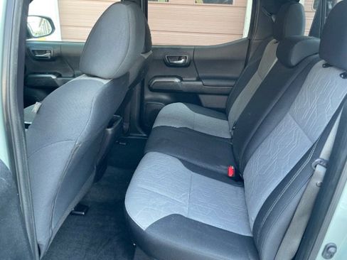 Used 2022 Toyota Tacoma TRD Off-Road image 14