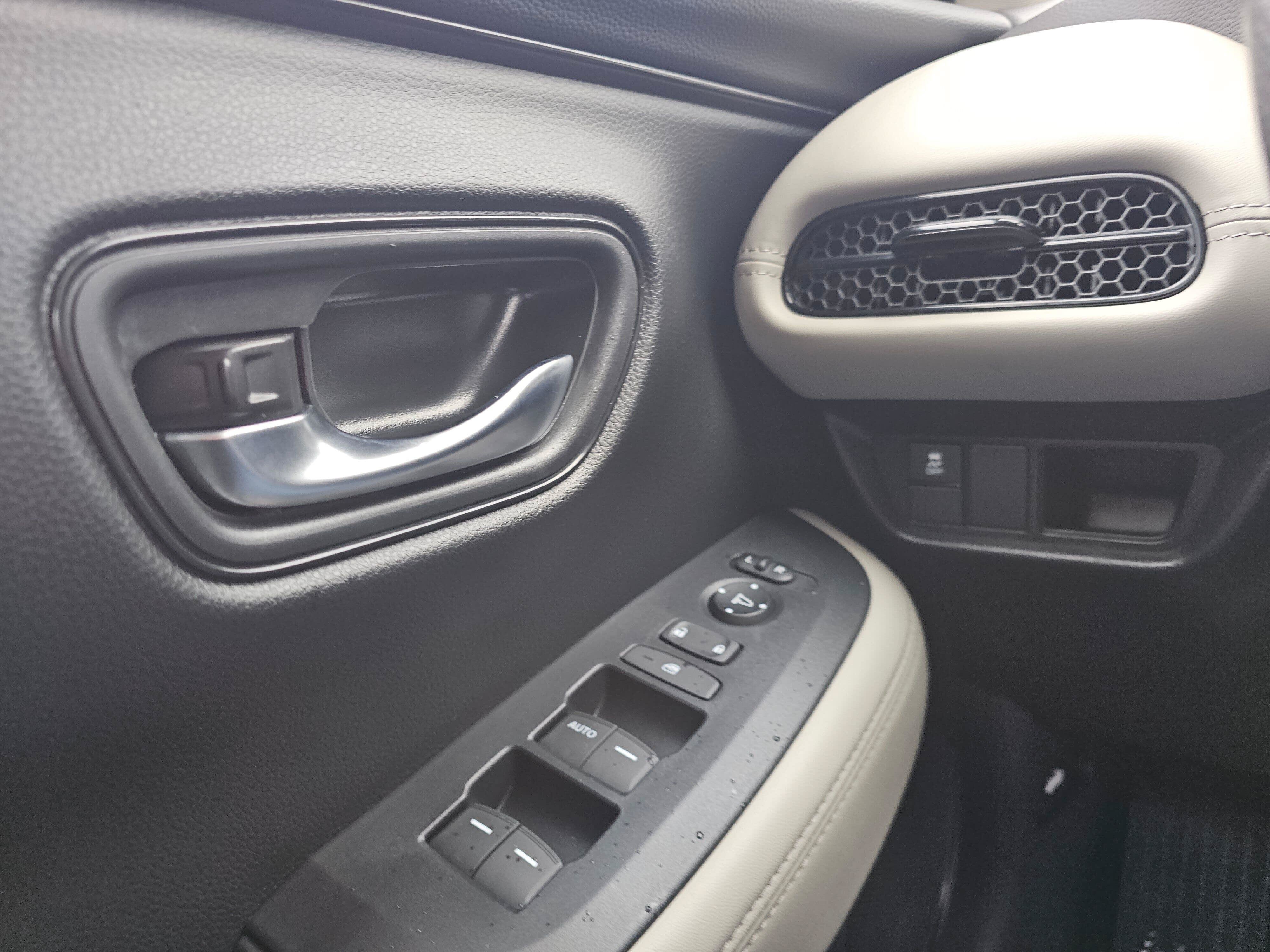 Used 2025 Honda HR-V LX image 33