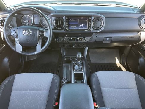 Used 2020 Toyota Tacoma TRD Off-Road w/ Technology Package AWD/4WD image 16