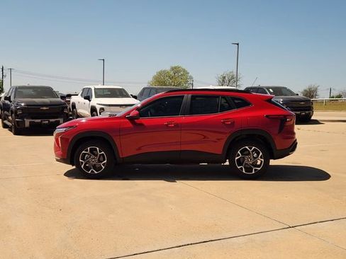 New 2026 Chevrolet Trax LT w/ Driver Confidence Package FWD image 5