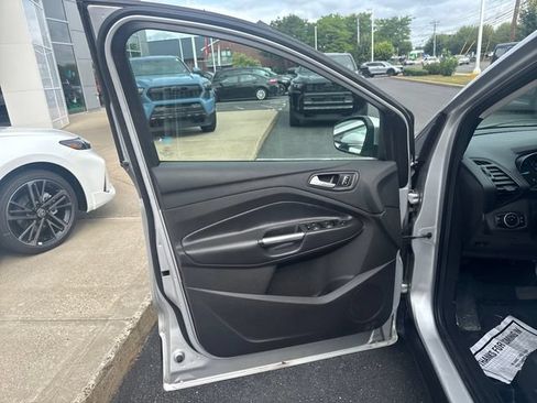 Used 2017 Ford Escape SE w/ Equipment Group 201A AWD/4WD image 11