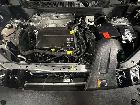 Used 2024 Chevrolet Trax RS FWD image 36