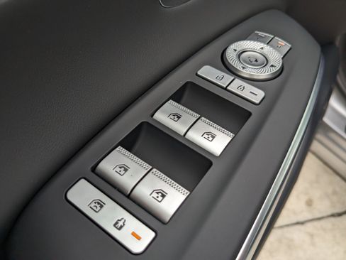 New 2023 Genesis Electrified GV70 image 21