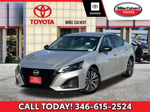 Used 2024 Nissan Altima 2.5 SV image 1