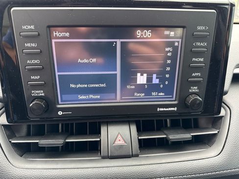 Used 2021 Toyota RAV4 LE FWD image 25