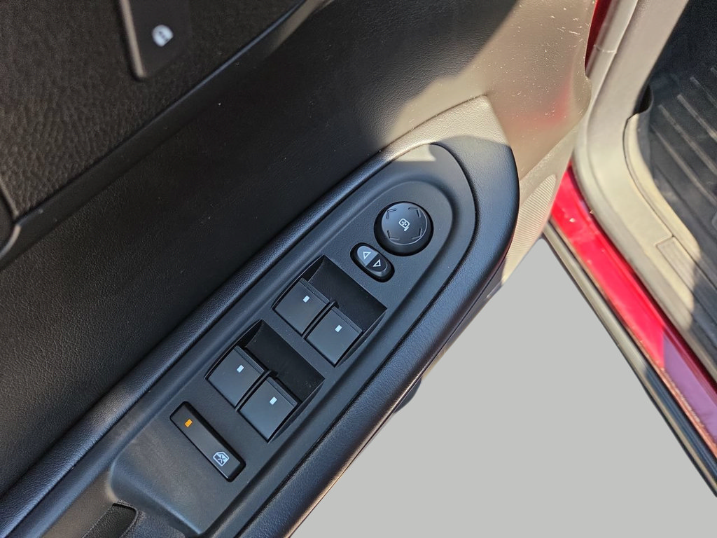 Used 2015 Chevrolet Traverse LT w/ Traveler's Package FWD image 16
