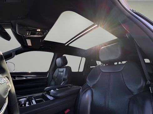 Used 2023 Jeep Wagoneer 4WD w/ Premium Group I image 20