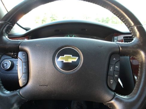 Used 2011 Chevrolet Impala LT w/ Luxury Edition Package FWD image 15