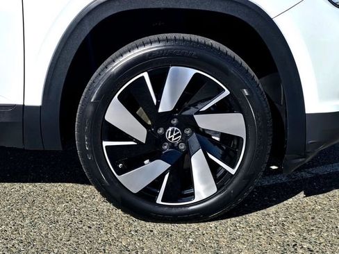 Used 2025 Volkswagen Atlas Cross Sport SE image 30