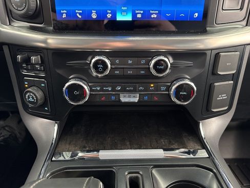 Used 2023 Ford F150 Lariat w/ Trailer Tow Package image 28