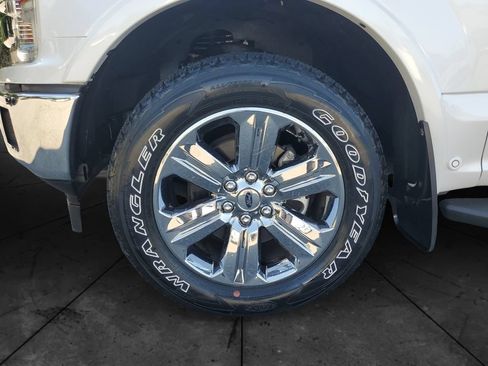Used 2018 Ford F150 Lariat w/ Equipment Group 502A Luxury AWD/4WD image 14