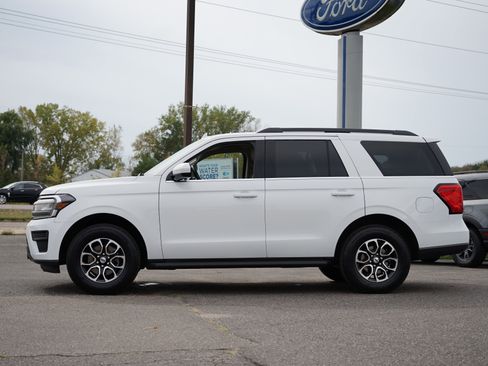 Used 2024 Ford Expedition XLT image 7