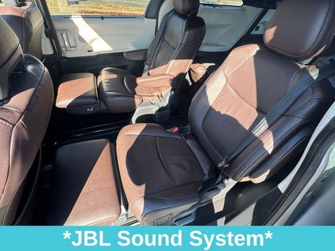Used 2021 Toyota Sienna Platinum image 20