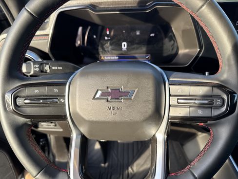 Used 2023 Chevrolet Colorado Z71 image 14