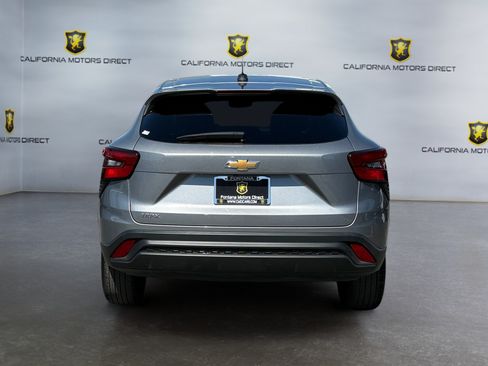 Used 2025 Chevrolet Trax LS FWD image 4
