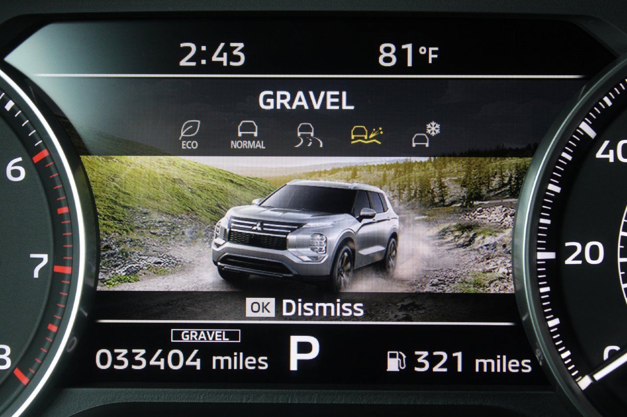 Used 2025 Mitsubishi Outlander SE FWD image 29