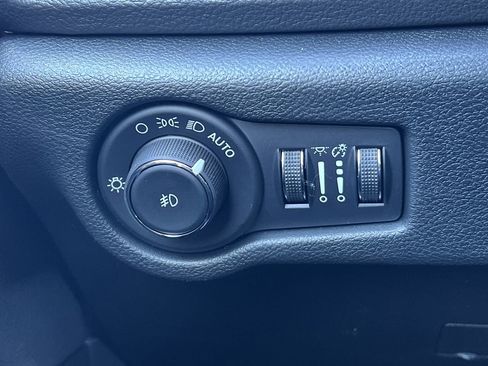 New 2026 Chrysler Pacifica Select w/ S Appearance Package FWD image 13