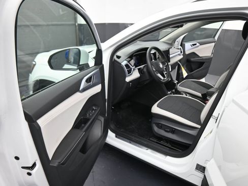 New 2026 Volkswagen Taos SE image 36