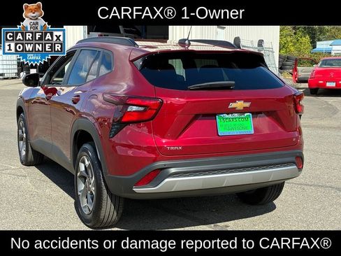 Used 2025 Chevrolet Trax LT w/ Driver Confidence Package FWD image 5
