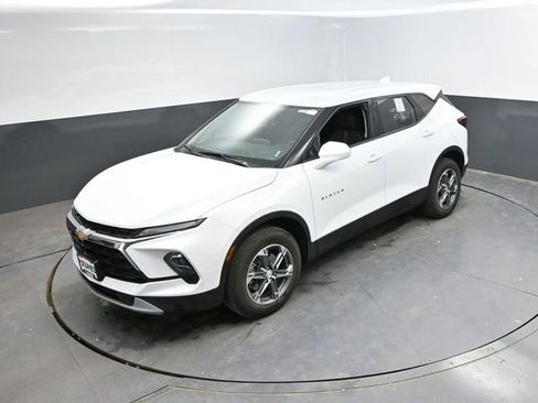 Used 2025 Chevrolet Blazer LT AWD/4WD image 38